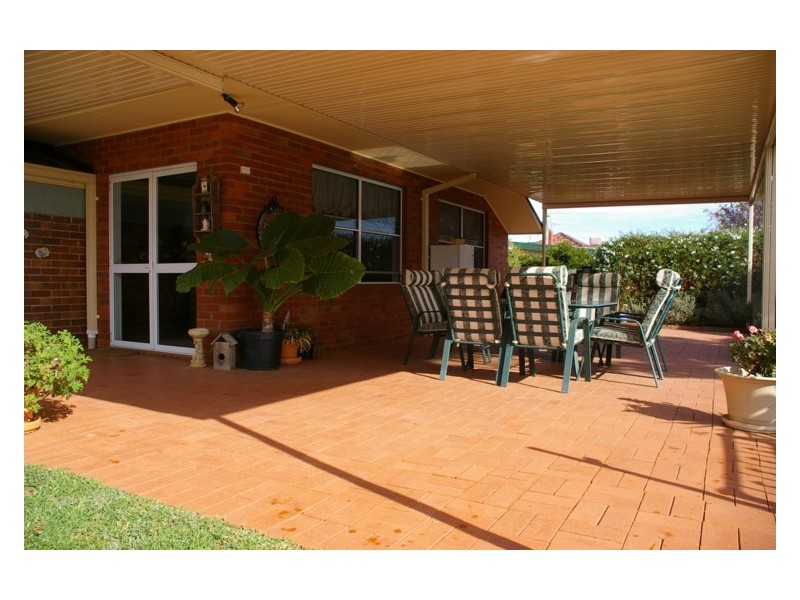 18 Keswick Street, Cowra NSW 2794