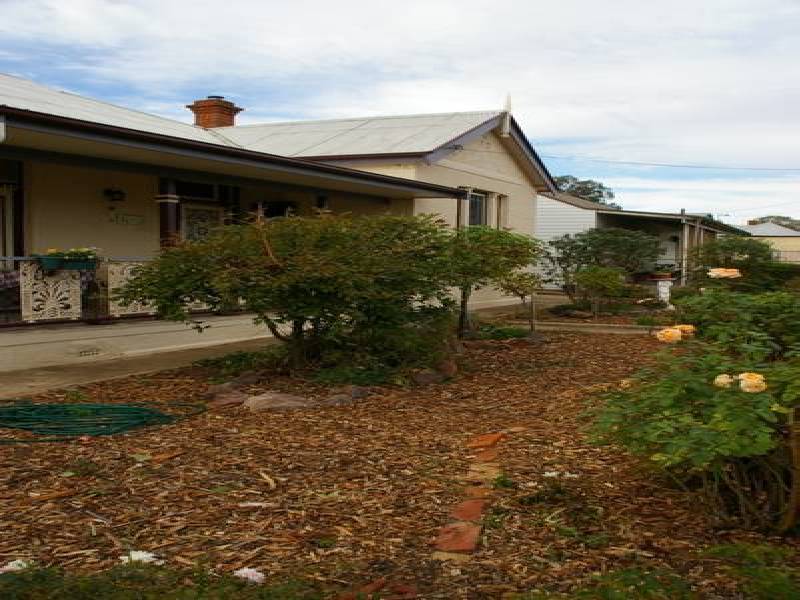 2 Parkes Street, Cowra NSW 2794