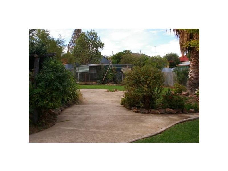 2 Parkes Street, Cowra NSW 2794