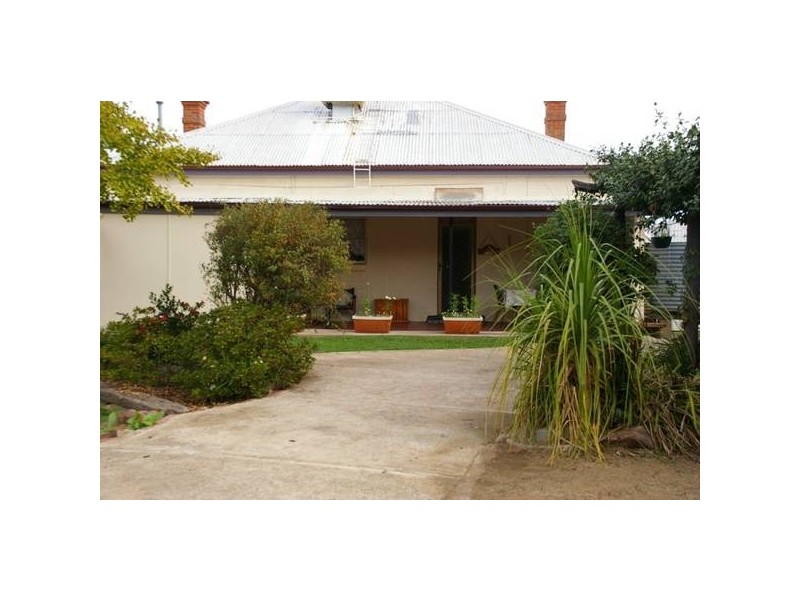 2 Parkes Street, Cowra NSW 2794