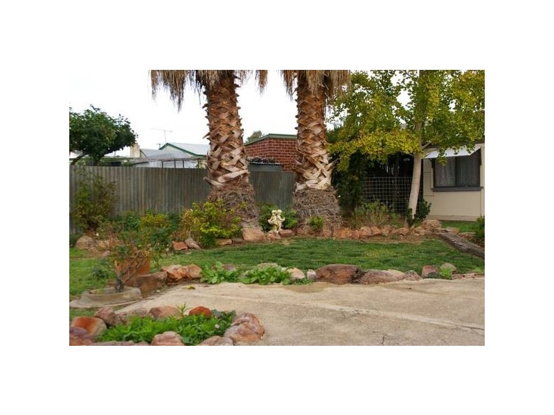 2 Parkes Street, Cowra NSW 2794