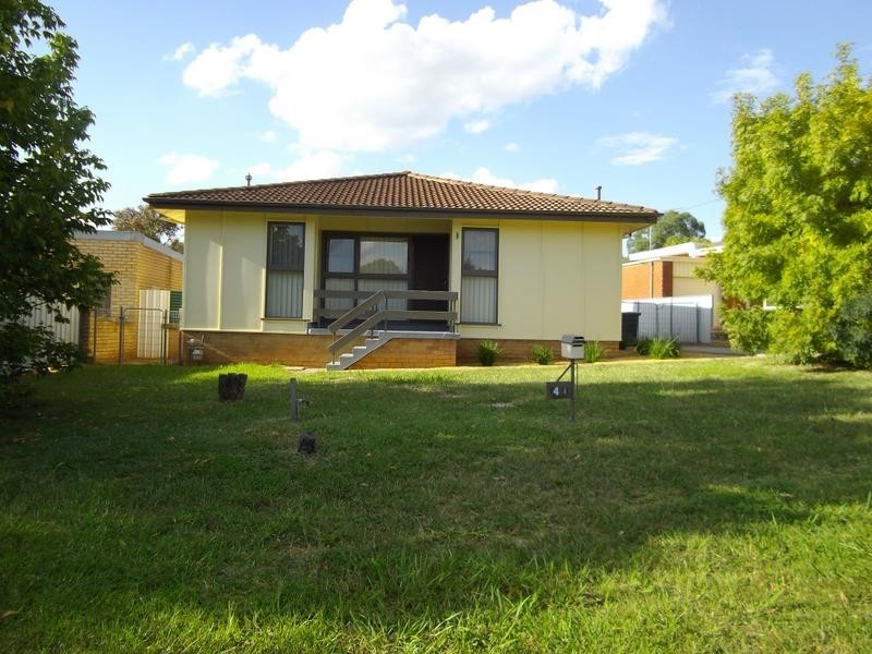 4 Wollowra Street, Cowra NSW 2794