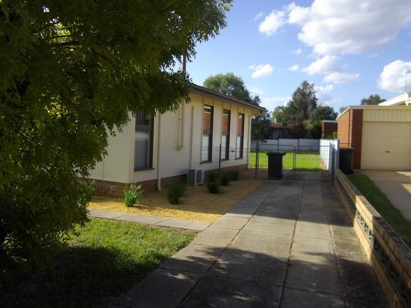 4 Wollowra Street, Cowra NSW 2794