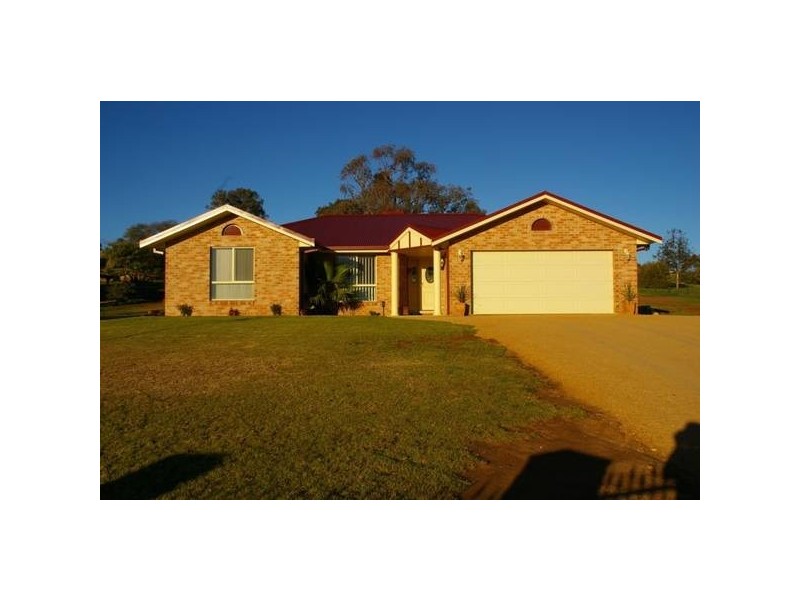6 Shepherd Avenue, Cowra NSW 2794