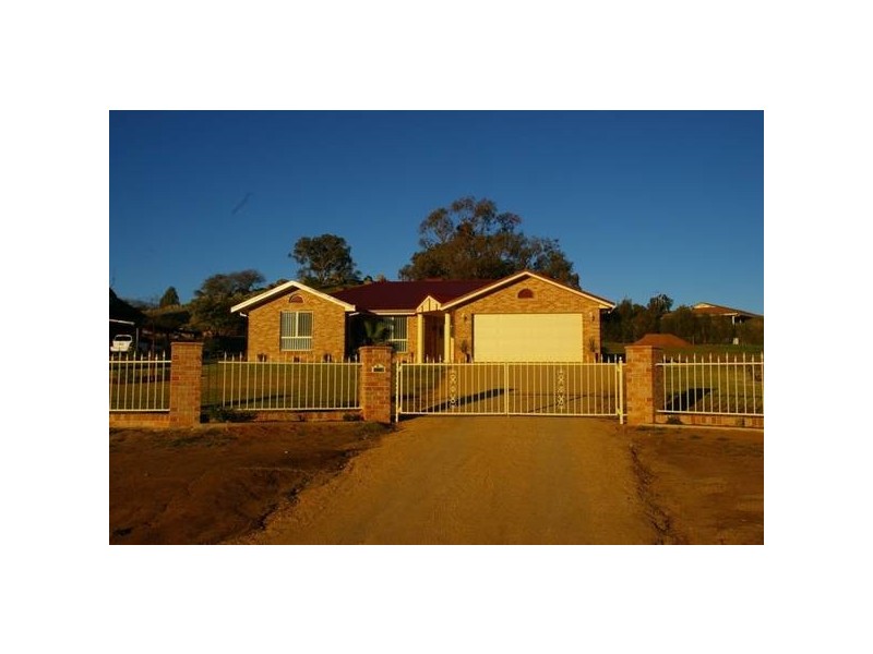 6 Shepherd Avenue, Cowra NSW 2794