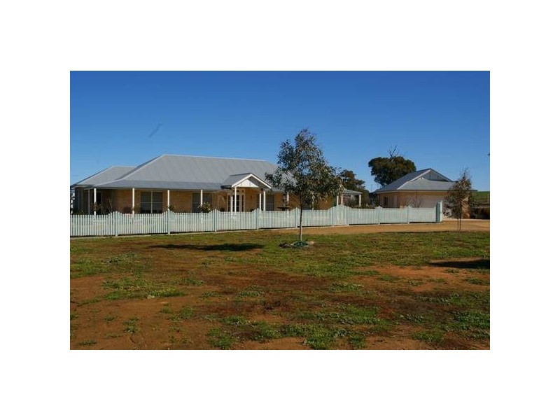 313 Elouera Road, Cowra NSW 2794