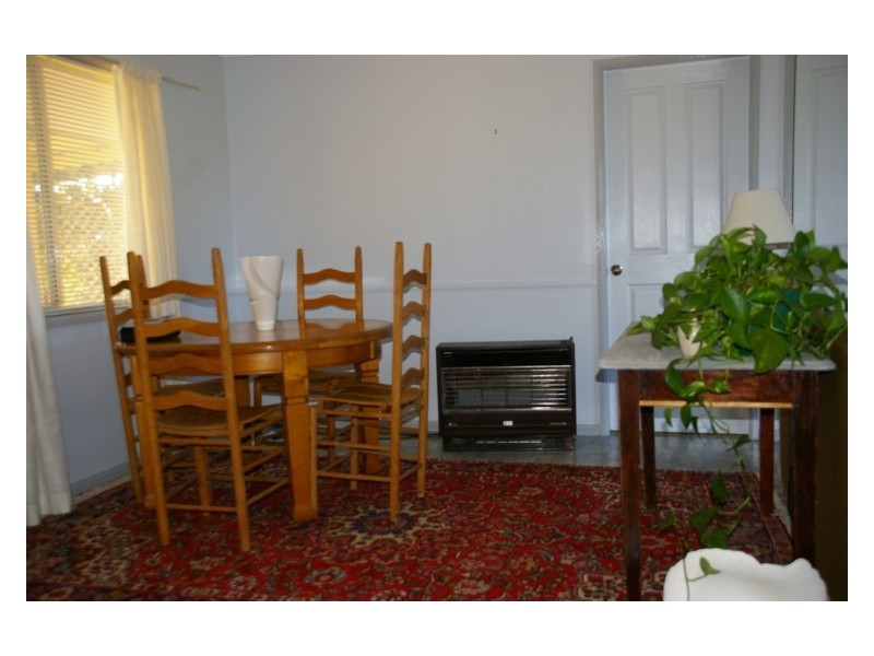 67 Military Parade, Cowra NSW 2794