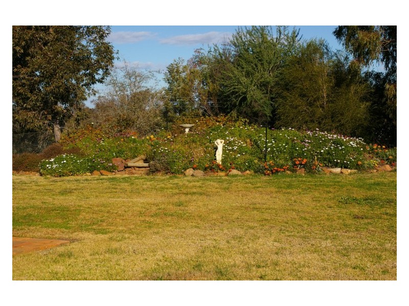 67 Military Parade, Cowra NSW 2794