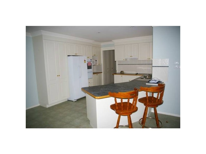 9 London Drive, Cowra NSW 2794