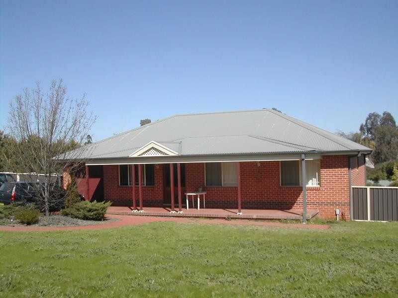 13 Eucalypt Close, Cowra NSW 2794