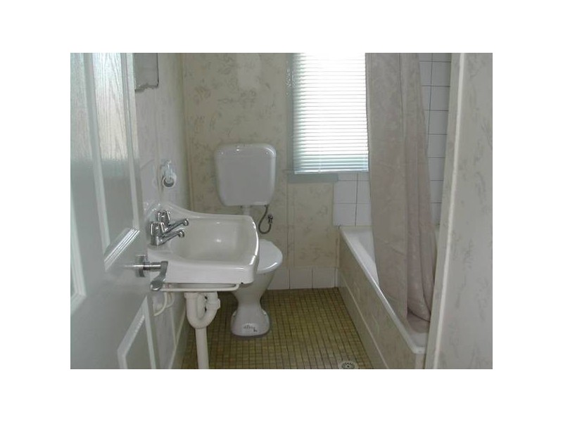 37 Bourke Street, Cowra NSW 2794