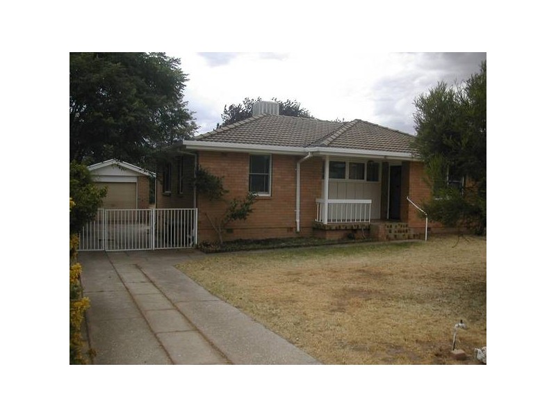 32 Victor Street, Cowra NSW 2794