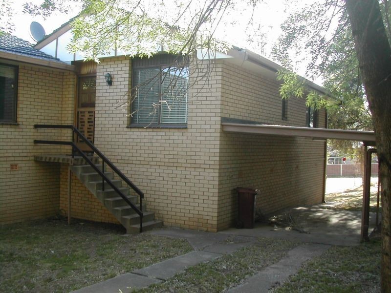 2b Wahroonga Street, Cowra NSW 2794