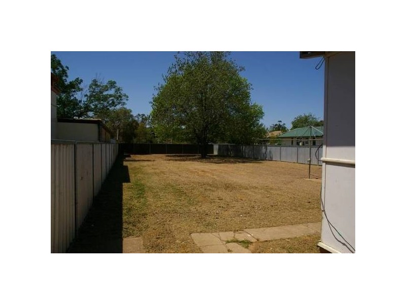 11 Cooyal Street, Cowra NSW 2794