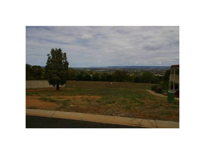 11 Paris Place, Cowra NSW 2794