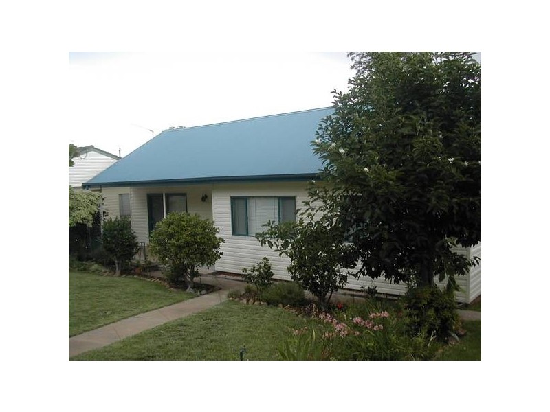 10 Henderson Street, Cowra NSW 2794
