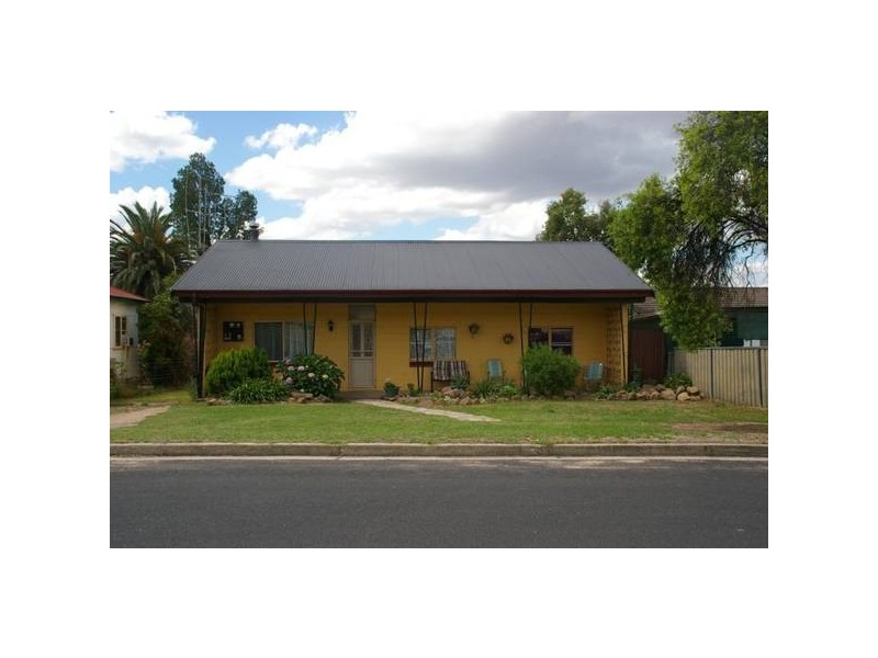 16 Whitby Street, Cowra NSW 2794