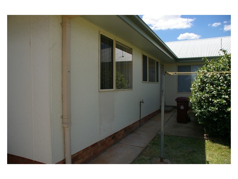 1/2 Day Street, Cowra NSW 2794