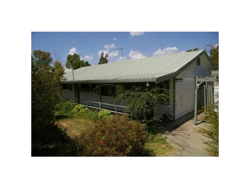 27 Dawson Drive, Cowra NSW 2794