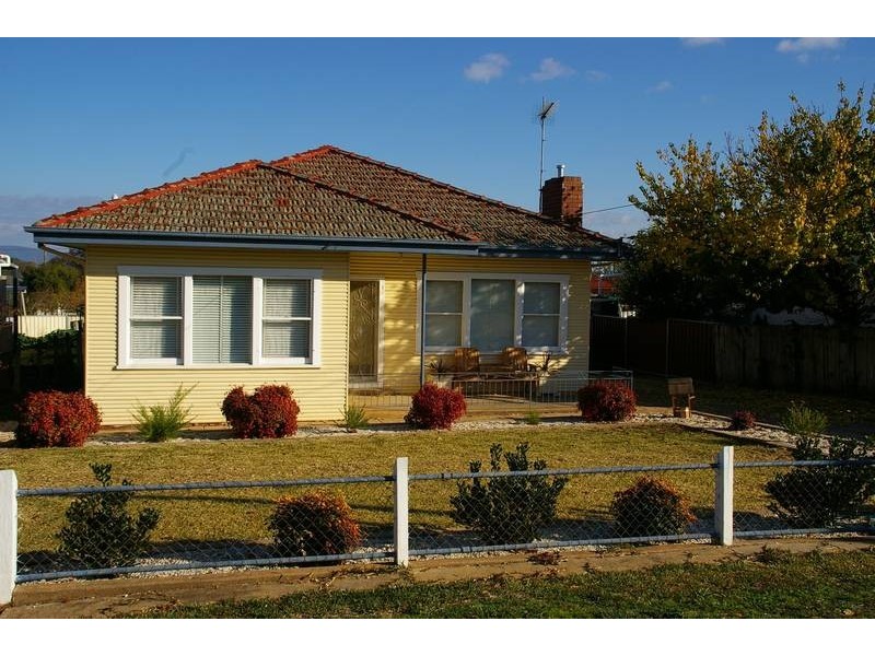 8 Wellington Street, Cowra NSW 2794