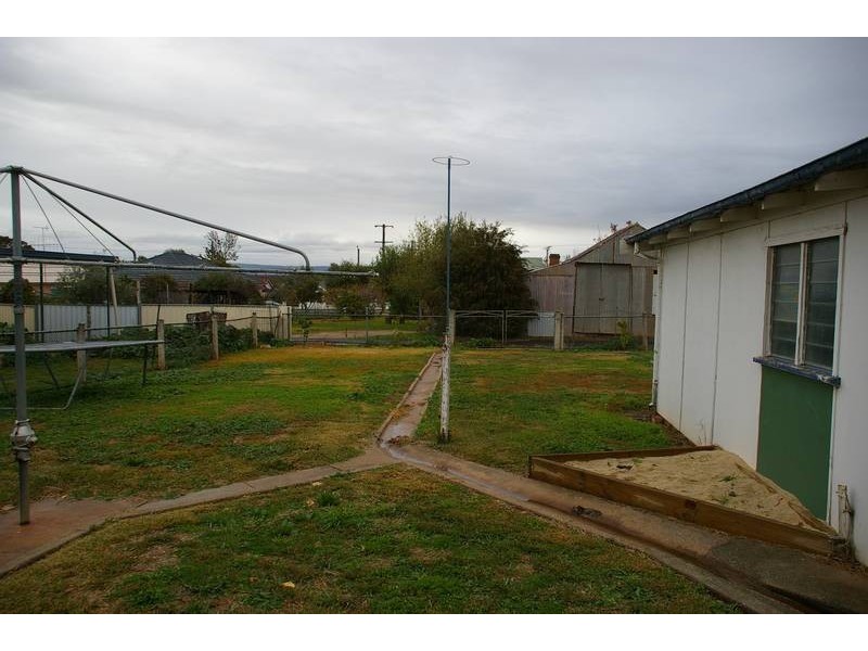 8 Wellington Street, Cowra NSW 2794