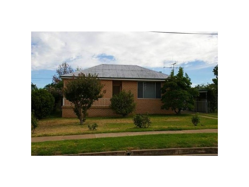 12 Myall Street, Cowra NSW 2794