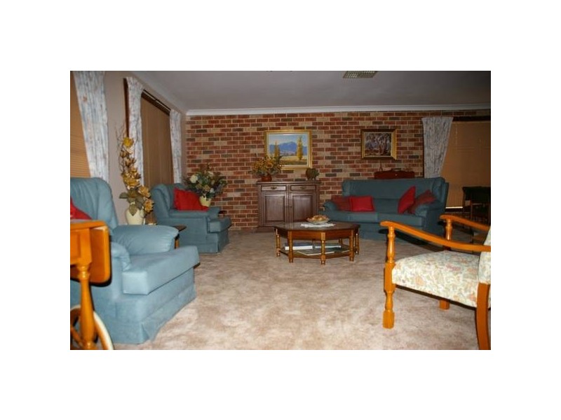 36 Nambucca Circuit, Cowra NSW 2794