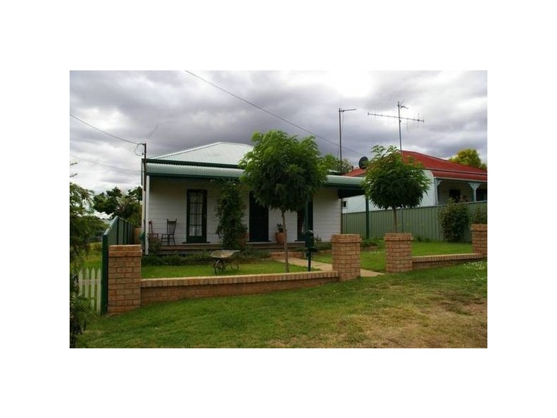 8 Coota Street, Cowra NSW 2794