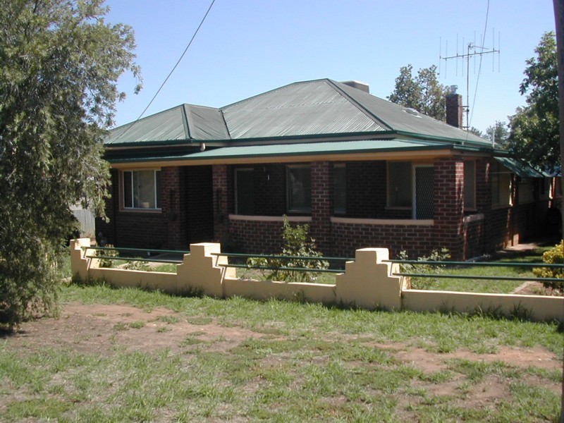 4 Baronga Street, Cowra NSW 2794