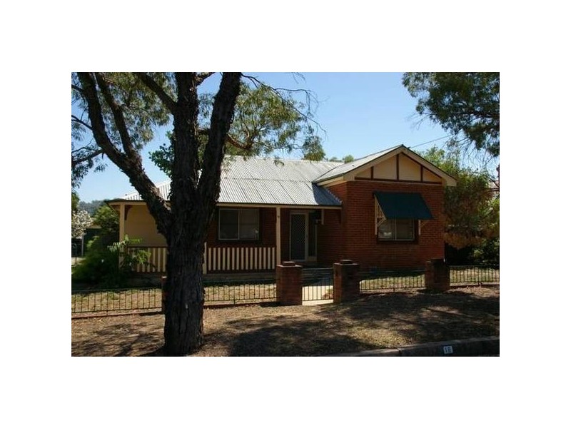 18 Argoon Street, Cowra NSW 2794