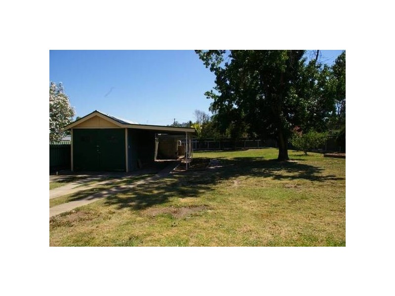 18 Argoon Street, Cowra NSW 2794