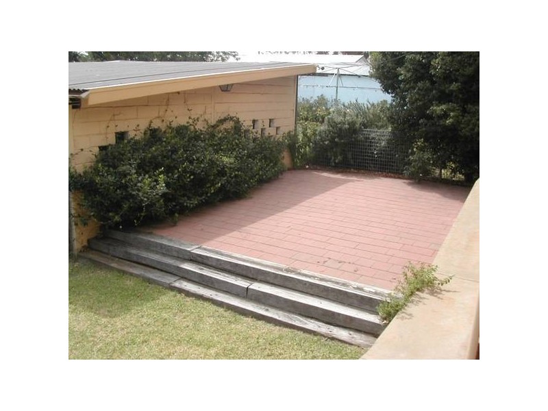 12 Vaux Lane, Cowra NSW 2794