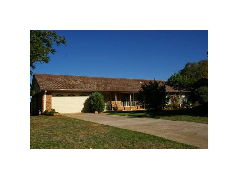 16 Flint Street, Cowra NSW 2794