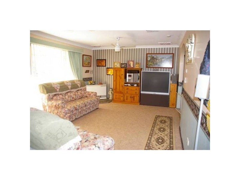 16 Flint Street, Cowra NSW 2794