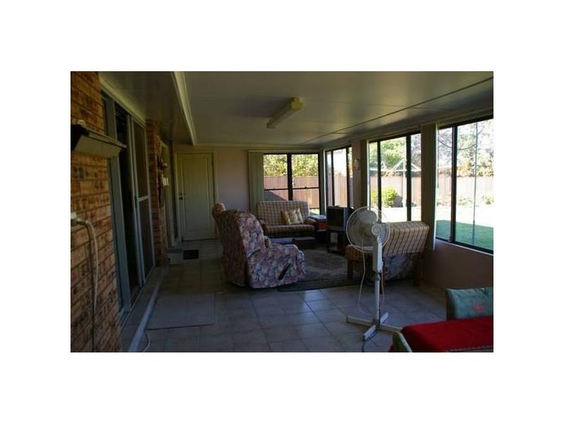 16 Flint Street, Cowra NSW 2794