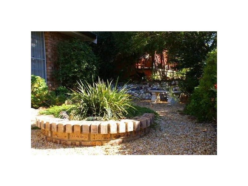 16 Flint Street, Cowra NSW 2794