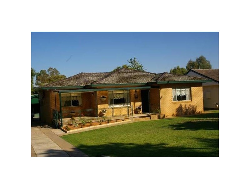 18 Kibbler Street, Cowra NSW 2794