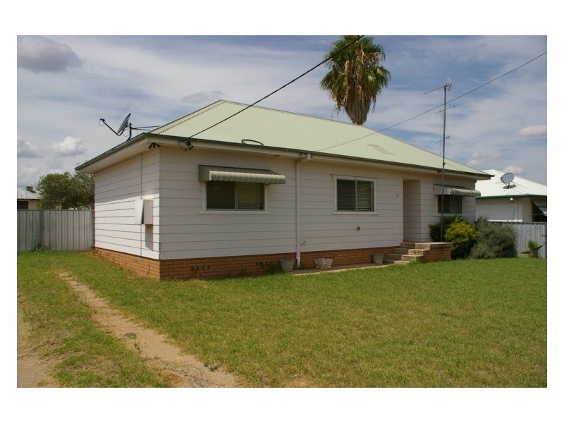 35 Victor Street, Cowra NSW 2794