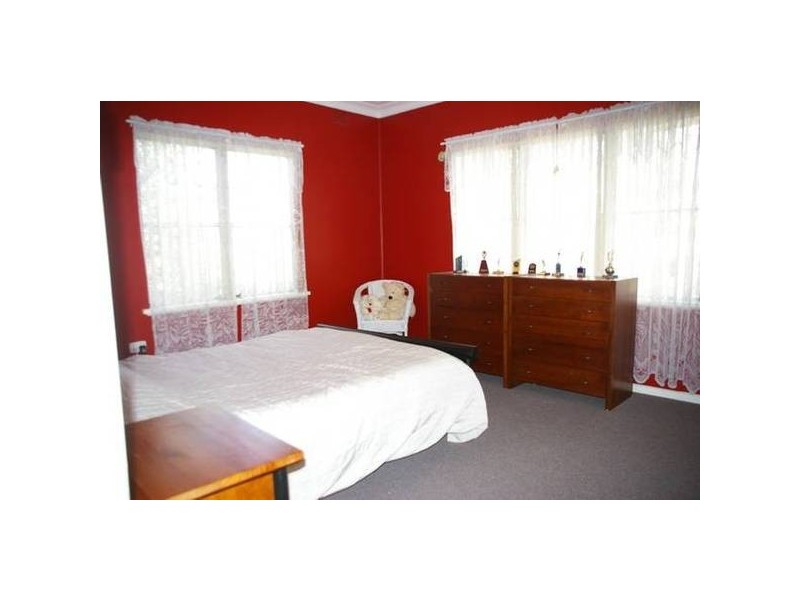 11 Nelson Street, Cowra NSW 2794