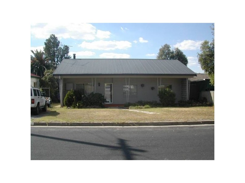 16 Whitby Street, Cowra NSW 2794