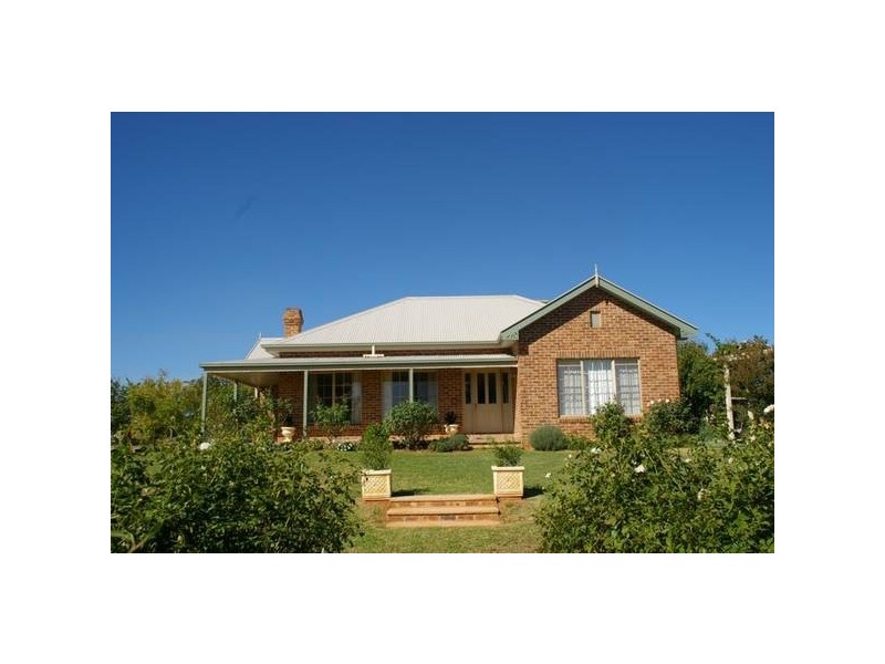 143 Doncaster Drive, Cowra NSW 2794