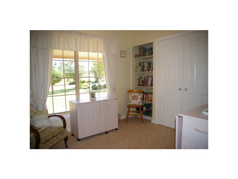 143 Doncaster Drive, Cowra NSW 2794