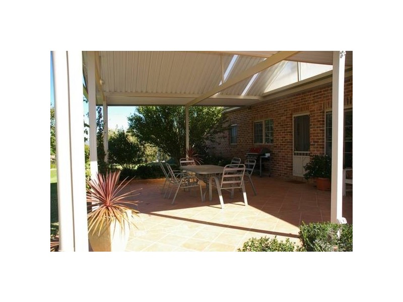143 Doncaster Drive, Cowra NSW 2794