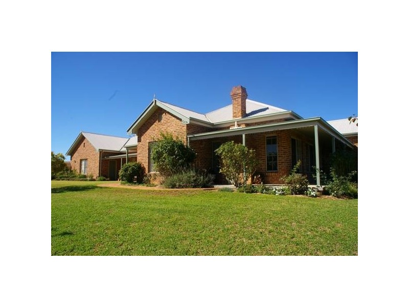 143 Doncaster Drive, Cowra NSW 2794