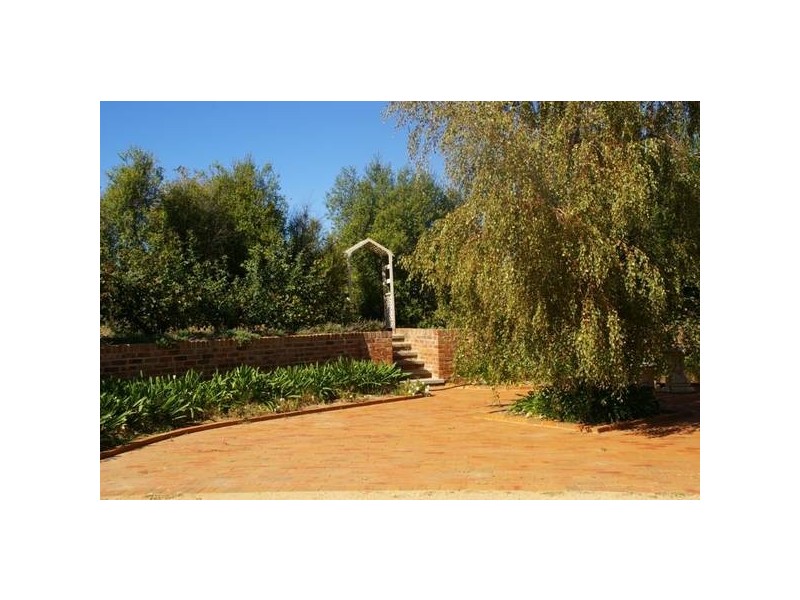 143 Doncaster Drive, Cowra NSW 2794