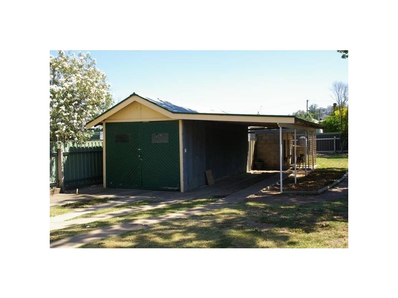 18 Argoon Street, Cowra NSW 2794