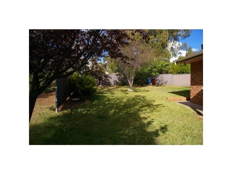 4 Yarrawonga Crescent, Cowra NSW 2794