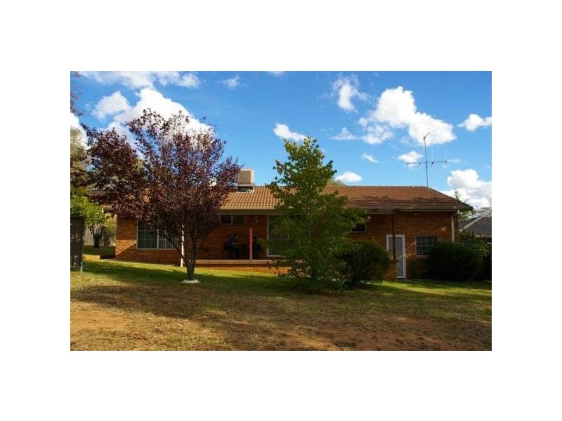 4 Yarrawonga Crescent, Cowra NSW 2794