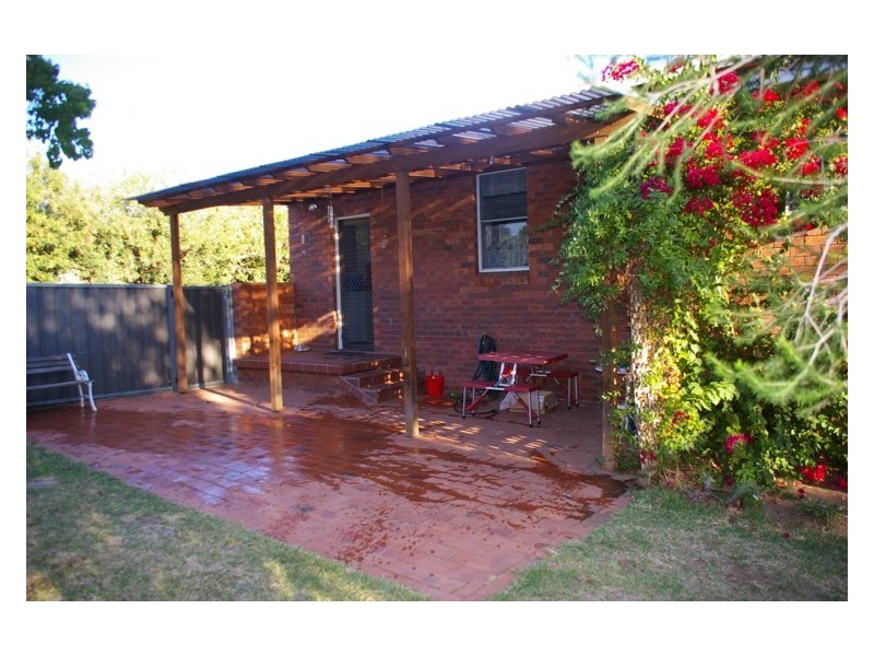 16 Myall Street, Cowra NSW 2794