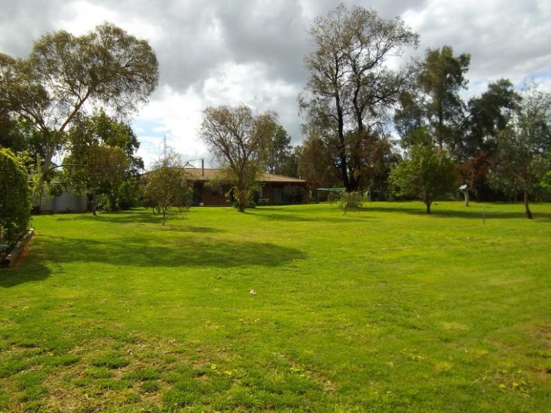51 Dawson Drive, Cowra NSW 2794